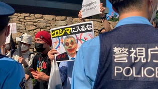 Gegen die Olympischen Spiele: Die Mehrheit der japanischen Bevölkerung will die Sommerspiele in Tokio nicht. Der Protest richtet sich gegen den verunglimpften IOC-Präsident Thomas Bach auf dem Plakat.