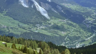Nur teilweise verlangsamt sich der Rutsch: das Dorf Brienz mit dem Brienzer Rutsch.
