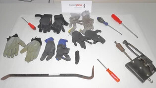 «Diverse Gegenstände verdächtiger Herkunft»: Die Patrouille fand beim mutmasslichen Einbrecher Schraubenzieher, eine Brechstange und weiteres Werkzeug.