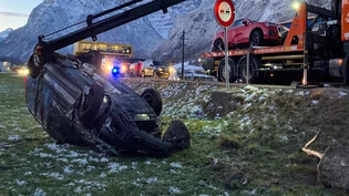 «Nur» Sachschaden: Der Fahrer wurde beim Unfall in Netstal nicht verletzt.