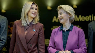 Treffen in Davos: Olena Selenska, First Lady der Ukraine, und EU-Kommissionspräsidentin Ursula von der Leyen (rechts).
