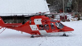 Schnelle Rettung: Die zwei verletzten Arbeiter mussten mit dem Rega-Heli nach Chur geflogen werden.