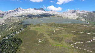 350’000 Quadratmeter: Über die schraffierte Fläche soll sich gemäss Visualisierung das Solarprojekt auf der Alp Run ausdehnen.
