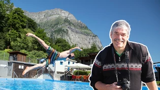 Flucht vor der Hitze mit einem Sprung ins kühle Nass: Der Föhn trieb das Quecksilber zusätzlich nach oben, was im Sommer selten sei, wie Meteorologe Felix Blumer erklärt.