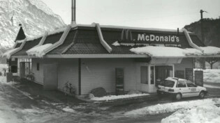 Am Ortseingang: So sah der McDonald’s in Glarus im Winter 1999 aus.