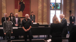 Vereidigung: Synode-Präsident Andreas Hefti (rechts) vereidigt Ivo Oertli (von links) aus Ennenda und Peter Stüssi aus Rüti. 