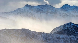 Viel Wind und – in vielen Lagen – viel Schnee: Auf Weihnachten hin macht der Winter in Graubünden seinem Namen alle Ehre. 