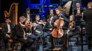 «Je ne regrette rien!»: Neujahrskonzert der Kammerphilharmonie Graubünden an Dienstag im Theater in Chur – am Cello Samuel Niederhauser.