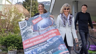 Der Ammler Gemeinderat sieht das anders: Susanna Ackermann von der IG Pro Walensee (links) wirbt für den Kampf gegen das Projekt «Felsenstrom», das sie als «unsinnig» erachtet.