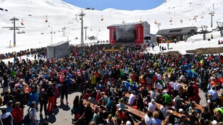 Party angesagt: Die Konzertbühne auf der Alp Trida mitten in der Silvretta Ski-Arena Samnaun/Ischgl bietet Musikgenuss vor imposanter Bergkulisse.