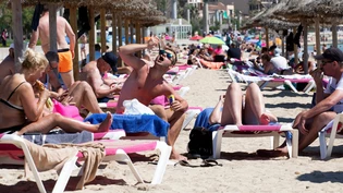 Sonnenbaden auf Mallorca: Die Hauptsaison auf der Baleareninsel dauert mittlerweile von April bis Oktober – und besonders stark wachsen die Besucherzahlen in den günstigeren Monaten der Nebensaison.