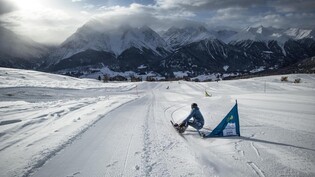«So proud and happy that my home Engadin Scuol is hosting another FIS Snowboarding», schreibt er zu diesem Bild.