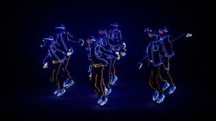 Überraschender Effekt: Die Tanzgruppe Extreme Light bringt ein neues Element in den Circus Knie.