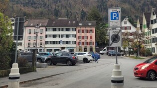 Länger gratis parkieren: Die grösste Änderung in Glarus wird es bei den Parkplätzen auf dem Zaunplatz geben. 