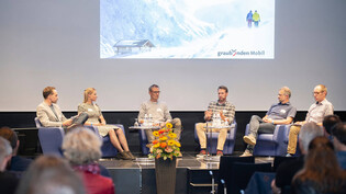Diskussion: Moderator Stefan Flury mit Simona Barmettler, Peter Oberholzer, Andrea Baumann, Pietro Cattaneo und Bruno Hirschi (von links).