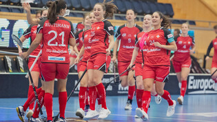 13 Mal jubeln: Die Schweiz feiert an der Unihockey-WM einen Kantersieg gegen Lettland. 