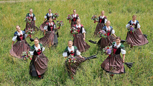 In Baselbieter Festtagstracht: Die zwölf Ehrendamen des Esaf Pratteln sind längst im Amt. 