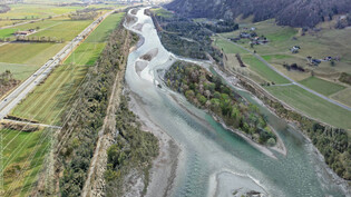 Aus seinem Korsett befreit: Eine Visualisierung zeigt, wie sich der Rhein bei Bad Ragaz nach der Aufweitung präsentieren wird. 