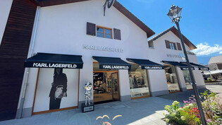 Vielfältiges Angebot: Das Sortiment des neuen Karl-Lagerfeld-Stores reicht von Kleidung über Schuhe bis hin zu Düften.