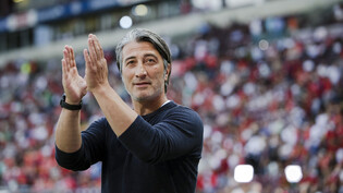 Leader: Der Schweizer Nationaltrainer Murat Yakin coacht seine Mannschaft während der Partie gegen Portugal im Stade de Geneve.