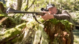 Jagd Jäger Waffe Gewehr