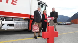 Hans Geisseler Präsident Denise Ryffel Geschäftsführerin SRK Roland Jäggi Gebr Kuoni 2x Weihnachten