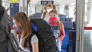 Coronavirus Öffentlicher Verkehr ÖV Zug Bahnhof Maskenpflicht Schutzmaske Maske RhB 
