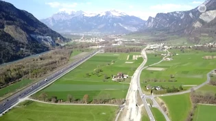 Das Material der alten Spur wurde für den Bau der neuen Strasse gebraucht. Screenshot