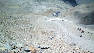 Im Gebiet Diavolezza im Kanton Graubünden ist am Freitag ein Kleinflugzeug abgestürzt, drei Personen kamen dabei ums Leben.