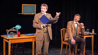  Jesse Garon (links) spielt einen wortgewaltigen Einstein, der seine Ideen vor dem Kollegen im Berner Patentamt zum Besten gibt.