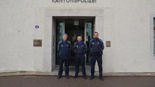 Kommandant Bruno Zanga (Mitte), Werner Lendenmann, Leiter Verkehrstechnik (links), und Philipp Sennhauser, neuer Leiter der Verkehrspolizei, präsentieren die jüngste Verkehrsunfallstatistik.