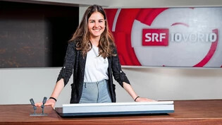 Will ihr Bestes geben: Die Schülerin Enya Ernst aus Jona moderiert die heutige Ausgabe der SRF-Nachrichtensendung «10 vor 10».Bilder SRF