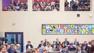 Das Parlament bleibt dran: Die BDP will von der Bündner Regierung wissen, wie sie auf die Kritik an verschiedenen kantonalen Amtsstellen reagiert. Hier behandelt der Grosse Rat in der Dezembersession 2019 den ersten PUK-Bericht. 