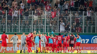 Im Jubeltaumel: Die Vaduzer Spieler feiern nach dem Spiel gegen Rapid Wien den Einzug in die Conference-League-Gruppenphase.