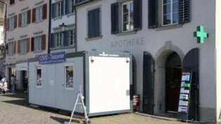 Mit neuem Betreiber wieder testen: das Covid-Testcenter auf dem Fischmarktplatz in Rapperswil.