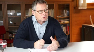Der Uzner Gemeindepräsident in der Kritik: Diego Forrer stellt sich den Fragen der «Linth-Zeitung».