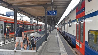 Tatort: Der Streit ereignete sich an Perron 4 am Bahnhof Rapperswil vor einer Zugtür. Bild Markus Timo Rüegg