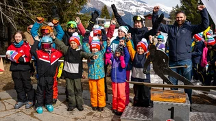 Dabei sein ist alles: Die Kinder strahlen mit dem schönen Wetter um die Wette.