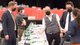 Gesprächsbedarf: Auch ausserhalb der eigentlichen Parlamentsdebatte beschäftigt das Thema Baukartell.  