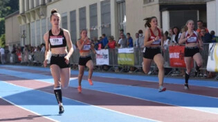 Jana Blumenthal siegt über 80 Meter in einer Zeit von 9,99 Sekunden.
