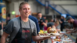 Grosse Freude: Der Churer Ronny Lietha gewinnt an der Bell Burger Challenge 2021 den dritten Platz. 