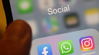 Totalausfall: Am Montagabend waren die Social-Media-Dienste Facebook, Whatsapp, Instagram und Messenger lahmgelegt. Grund dafür war eine fehlerhafte Konfigurationsänderung. 