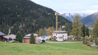 Ansicht von oben. Das Haus am Hof (weiss) ist – wie es das Sporthotel auch war – als erhaltenswerte Baute eingetragen.  