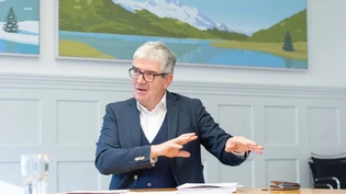 Milliardenschweres Projekt: Regierungsrat Jon Domenic Parolini erklärt die Entstehung des Aktionsplans «Green Deal». 