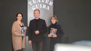 Die Macher am Theater Chur: Martina Mutzner (links) hat als Dramaturgin zusammen mit Direktor Roman Weishaupt ein anspruchsvolles Programm zusammengestellt, während Petra Fischer das junge Publikum abholt. 