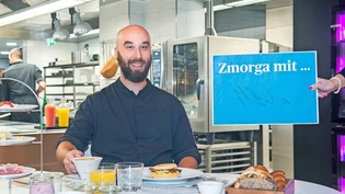 Sonst nur Kaffee: Ausnahmesweise lässt sich Mitja Birlo in der Küche des «Silver» Restaurants in Vals den nach ihm benannten Muffin servieren. 
