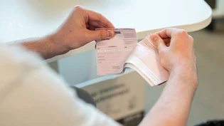 Bald Altpapier: Der orange Einzahlungsschein kann ab Ende September entsorgt werden.