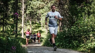 Idyllisch: Läuferinnen und Läufer beim Engadiner Sommerlauf 2021. 