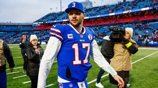 Dynamisch: Buffalo-Bills-Quarterback Josh Allen läuft nach dem Sieg seiner Bills gegen die New England Patriots vom Feld.