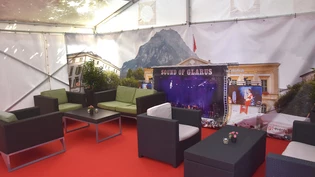 Einblick in den Backstage-Bereich: Sobald die Stars da sind, müssen die Journalisten und Fotografen draussen bleiben.